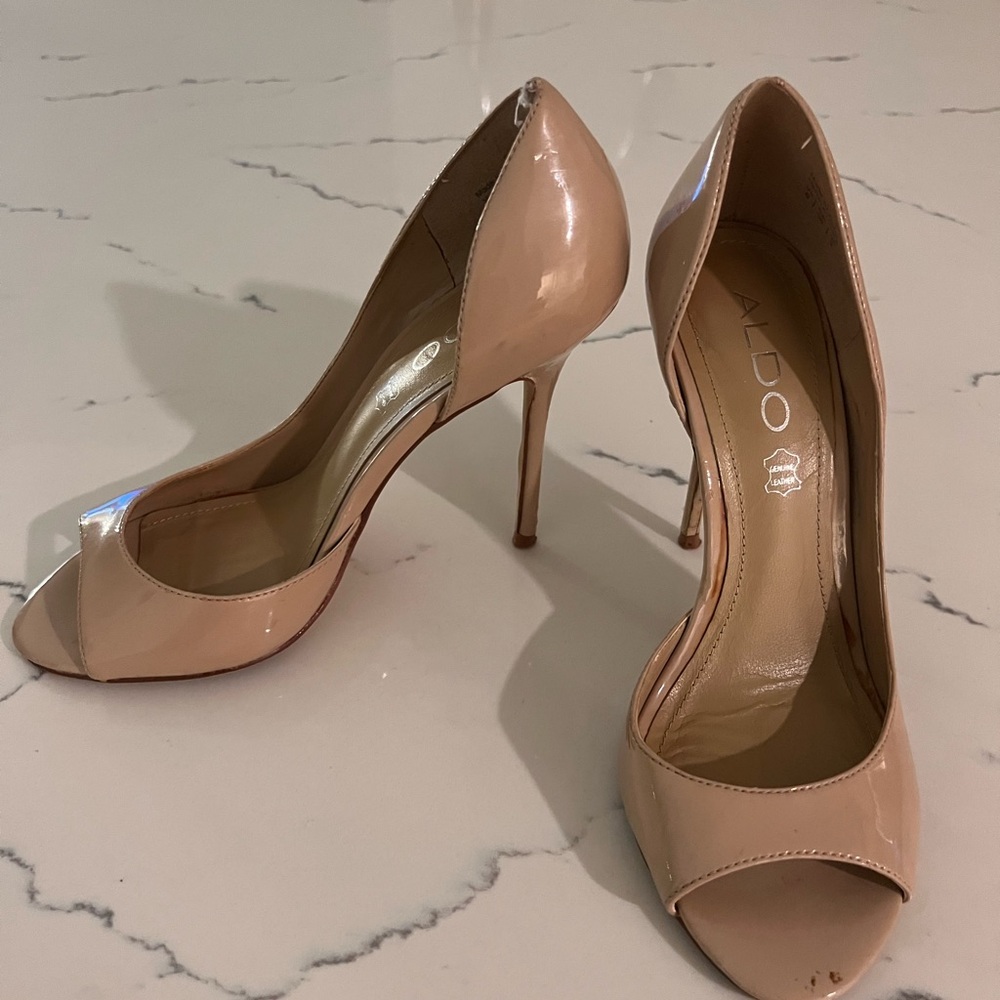 Beige heels
